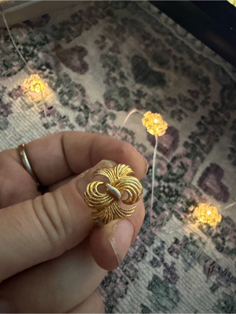 Vintage AVON Ring - Gold